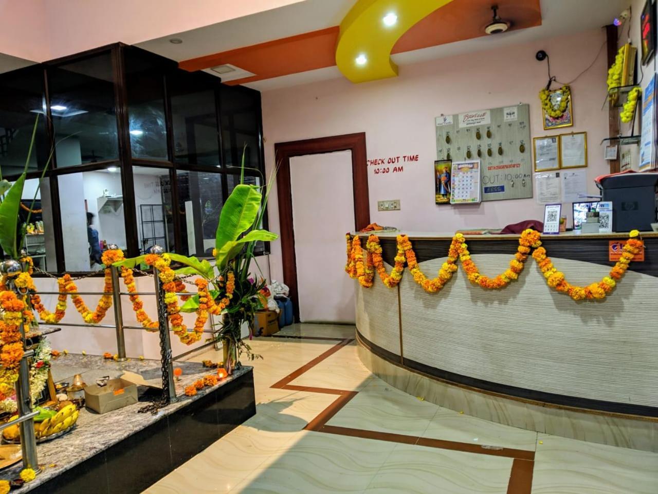 Hotel Varsha ฮัมปี ภายนอก รูปภาพ