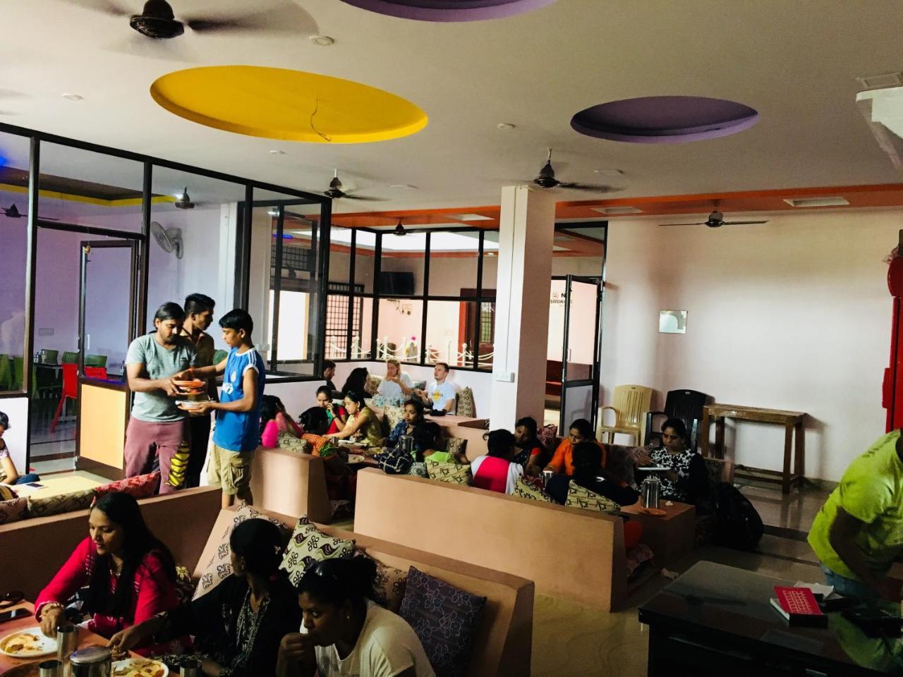Hotel Varsha ฮัมปี ภายนอก รูปภาพ