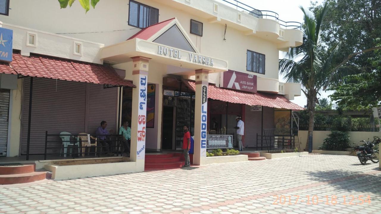 Hotel Varsha ฮัมปี ภายนอก รูปภาพ