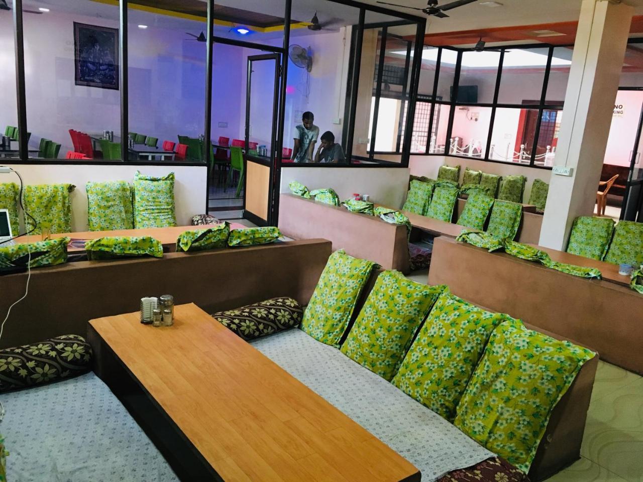 Hotel Varsha ฮัมปี ภายนอก รูปภาพ